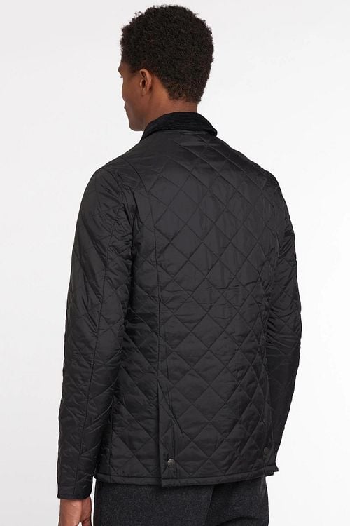 Barbour Heritage Liddesdale Quilted Jacket Black Model / Achterkant