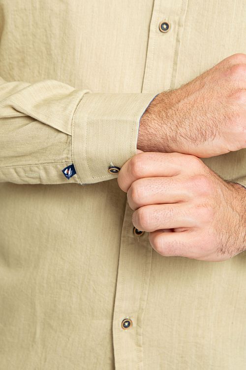 Suitable Shirt Washed Sand Model / Detail
