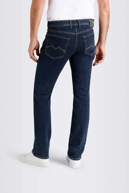 MAC Jeans Arne Pipe Deep Blau Model / Achterkant