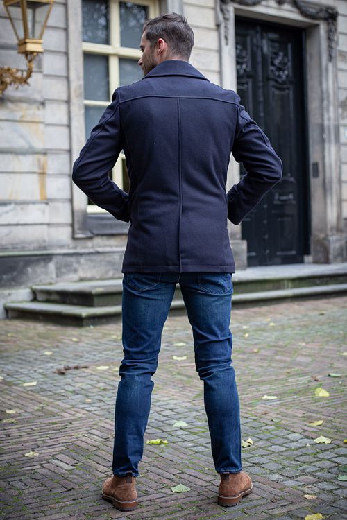 Suitable Prestige Coat Nathan Wol Blend Donkerblauw Model / Achterkant