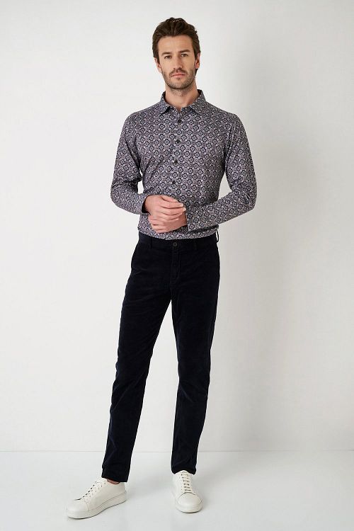 Desoto Shirt Timeless Elegance Print Dark Blue Model / Voorkant