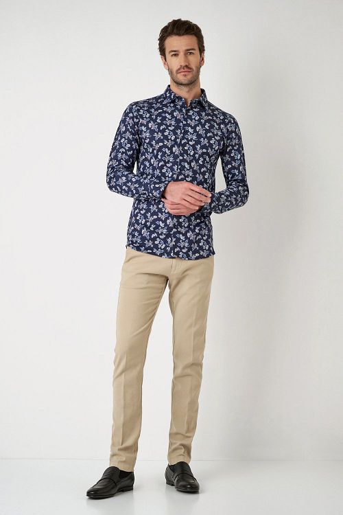 Desoto Shirt Print Denim Blooming Navy Model / Voorkant