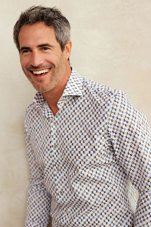 R2 Poplin Shirt Print Multicolor Model / Sfeerbeeld