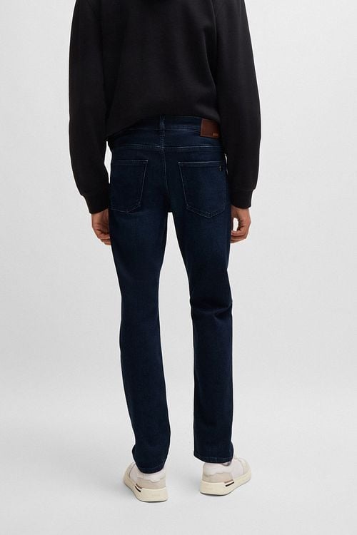 BOSS Delaware Jeans Dark Blue Model / Achterkant