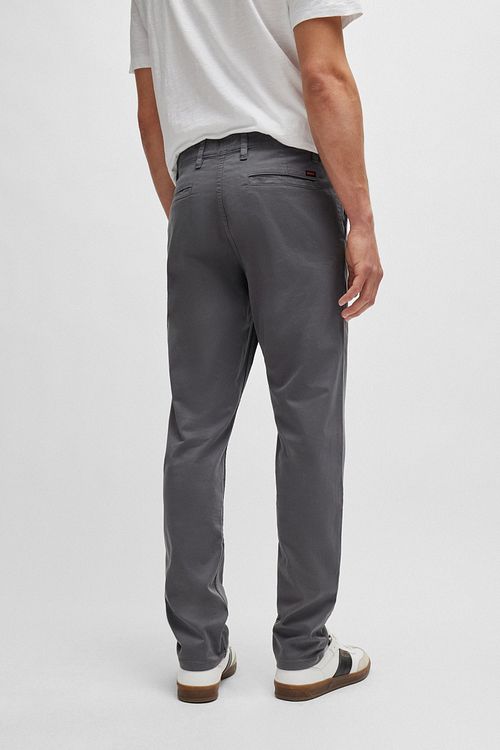 BOSS Satin Chino Anthracite Model / Achterkant