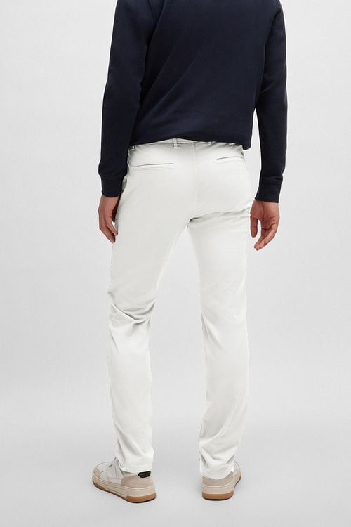 BOSS Satin Chino Weiß Model / Achterkant