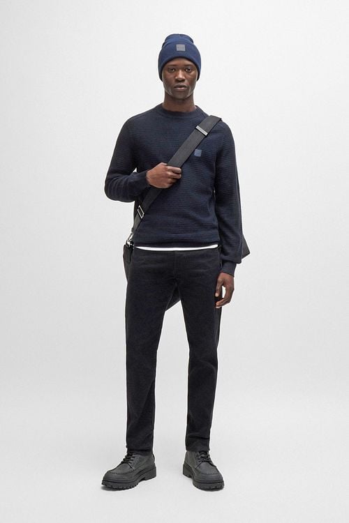 BOSS Pull Anion Navy Model / Sfeerbeeld