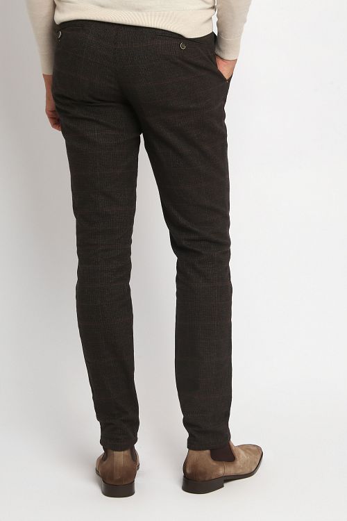 Suitable Chino Pico Pleat Karo Braun Model / Achterkant