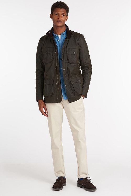 Barbour Corbridge Wachsjacke Olive Model / Voorkant