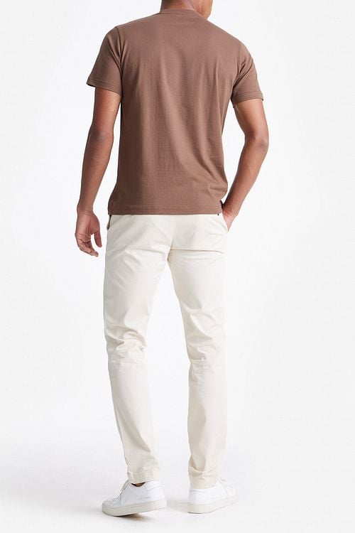 King Essentials The Steve T-Shirt Brown Model / Achterkant