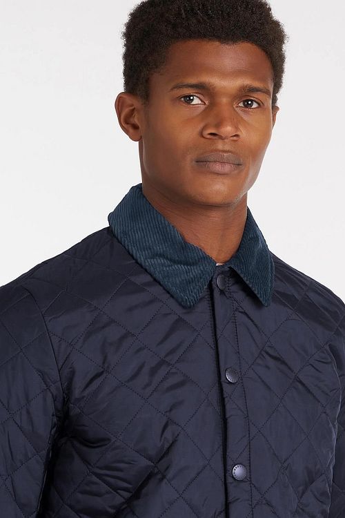 Barbour Heritage Liddesdale Quilted Jacket Navy Model / Detail
