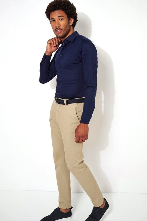 Desoto Overhemd Strijkvrij Kent Donkerblauw Model / Zijkant