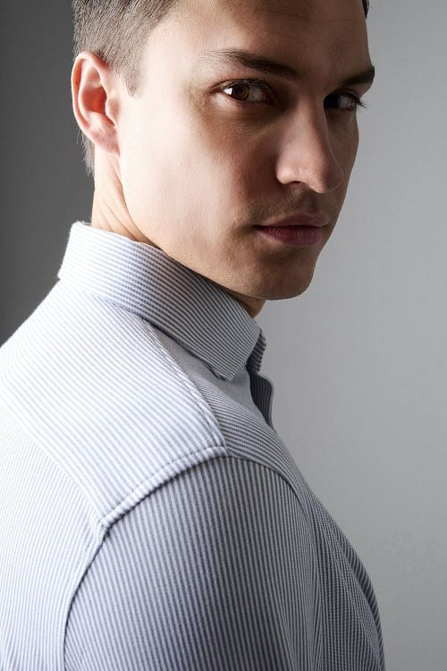 Desoto Essential Shirt Hai Piqué Stripes Blue Model / Detail