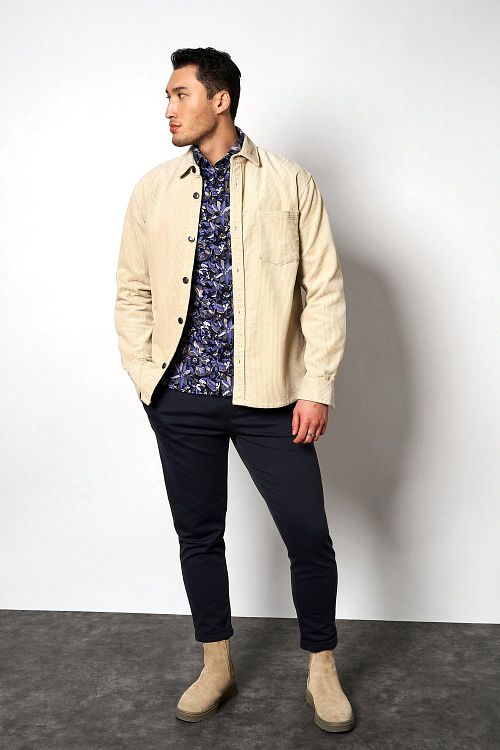 Desoto Shirt Kent Flowers Navy Model / Sfeerbeeld