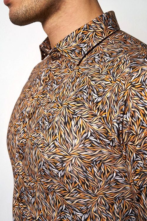 Desoto Shirt Kent Leaves Orange Model / Detail