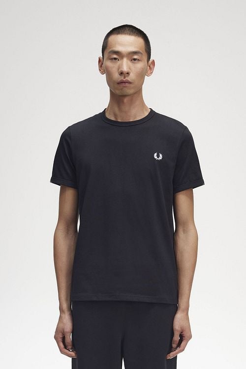 Fred Perry T-Shirt Black M3519 Model / Voorkant