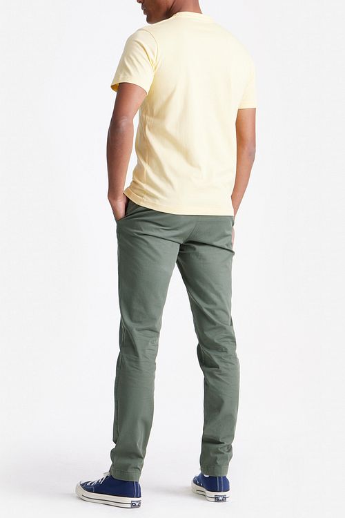 King Essentials The Steve T-Shirt Lichtgeel Model / Achterkant