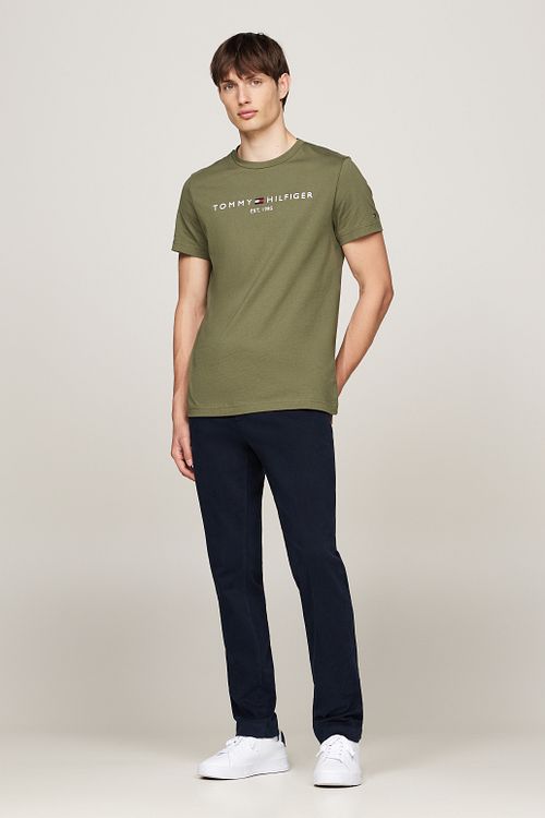 Tommy Hilfiger T-shirt Logo Olive Green Model / Voorkant