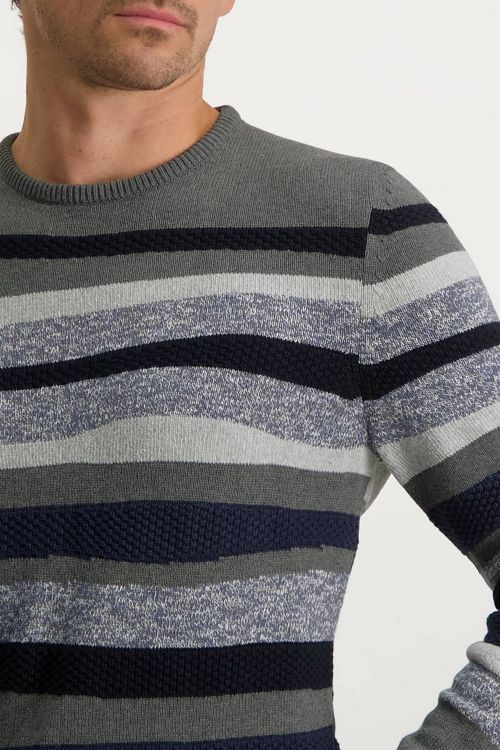 State of Art Pull Jacquard Rayé Gris Model / Detail