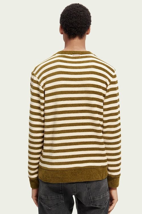 Scotch and Soda Sweater Dunkelgrün Model / Achterkant