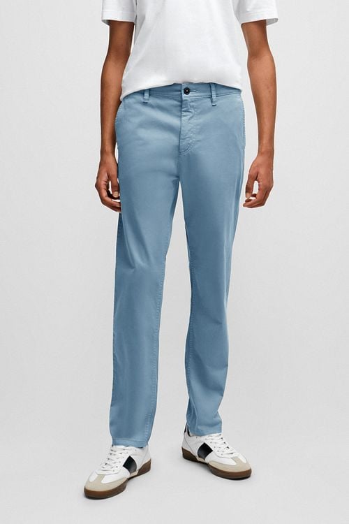 BOSS Satin Chino Hellblau Model / Voorkant