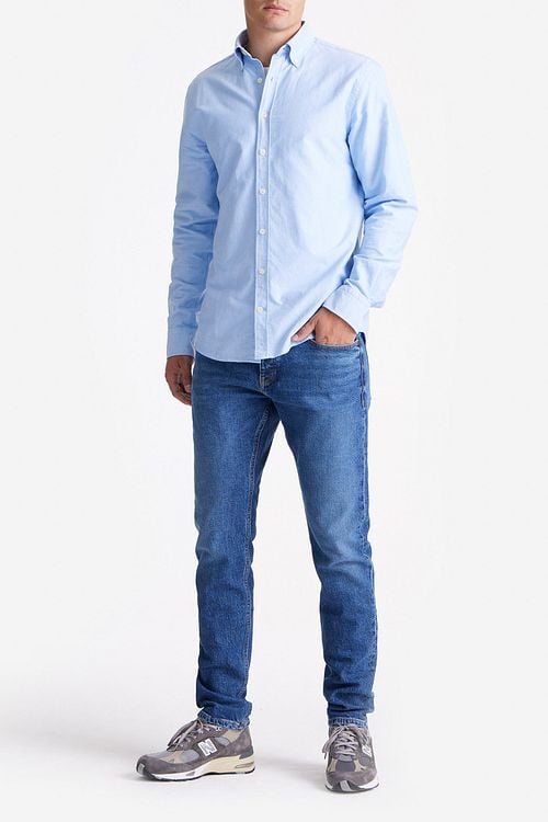 King Essentials The Tommy Oxford Hemd Hellblau Model / Voorkant