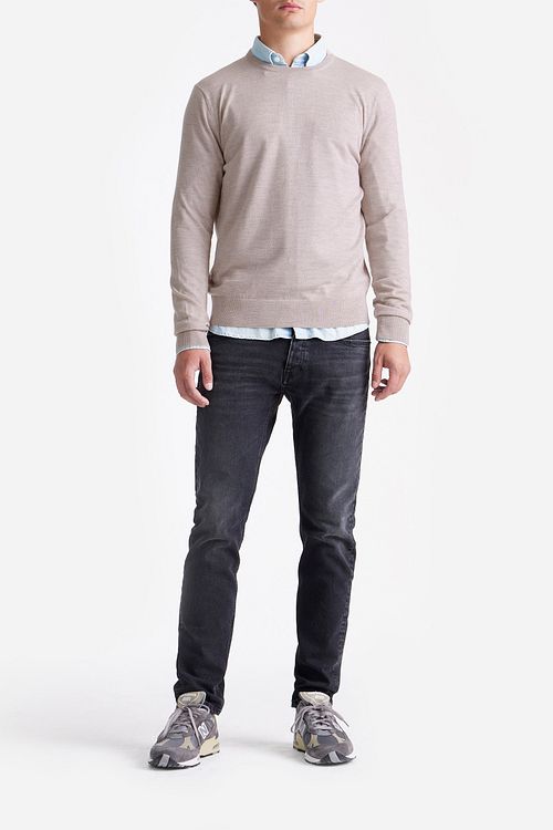 King Essentials The John Pull Merino Greige Model / Voorkant