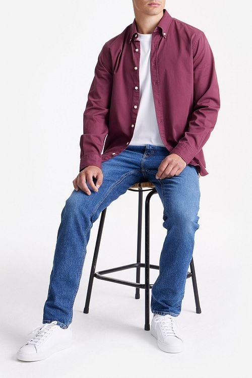 King Essentials The Tommy Shirt Bordeaux Model / Voorkant