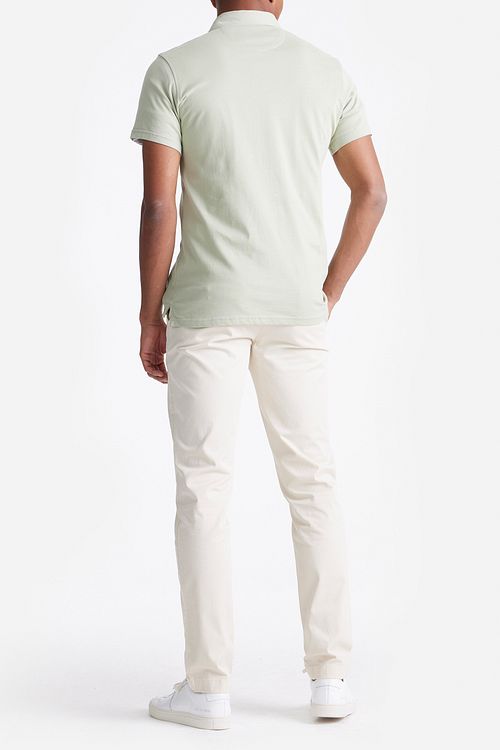 King Essentials The James Polo Shirt Sage Green Model / Achterkant