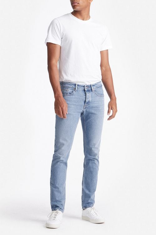 King Essentials The Jason Jeans Lichtblauw Model / Voorkant