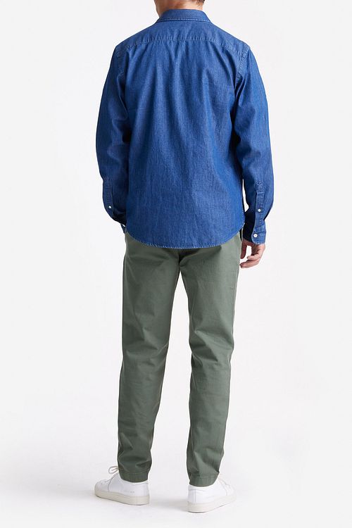 King Essentials The Tommy Denim Shirt Chambray Blue Model / Achterkant