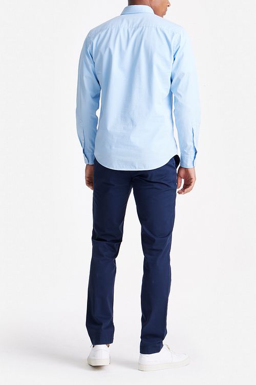 King Essentials The Tommy Shirt Light Blue Model / Achterkant