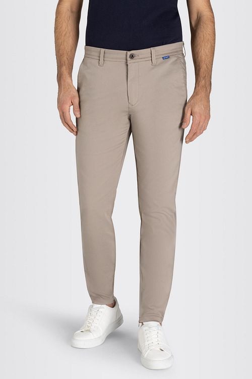 Mac Chino Griffin Greige Model / Voorkant