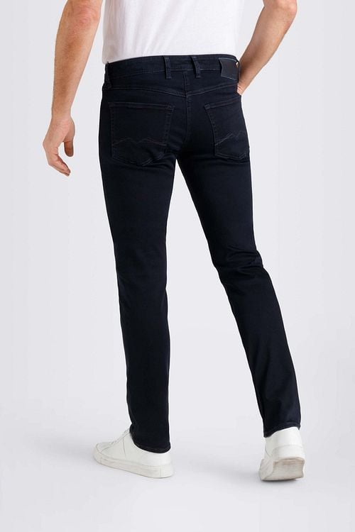 Mac Jeans Arne Pipe Flexx Superstretch H799 Model / Achterkant