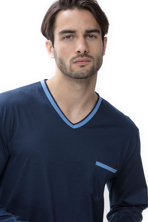 Mey Nightwear Long Dark Blue Model / Detail