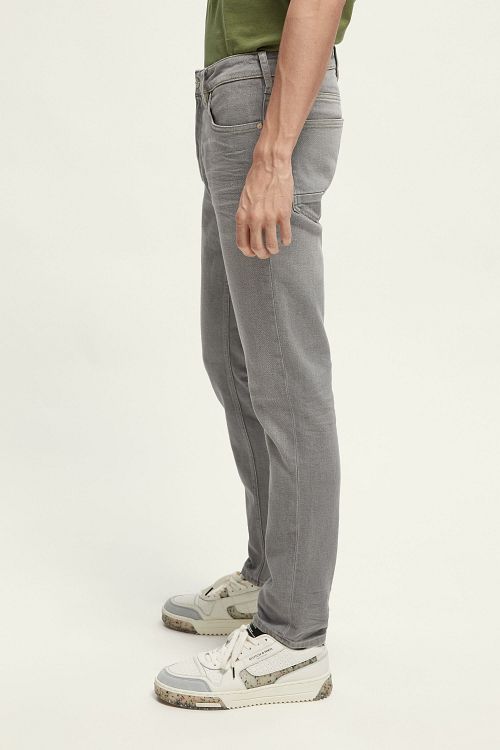 Model / Zijkant