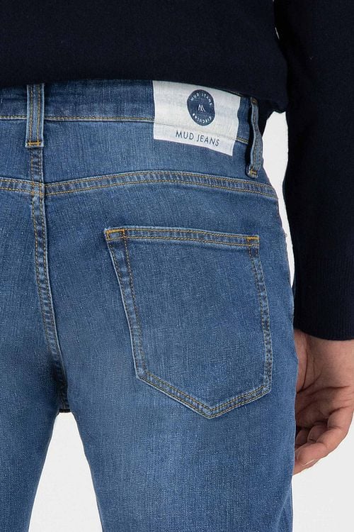 MUD Jeans Denim Regular Bryce Indigo Blauw Model / Detail