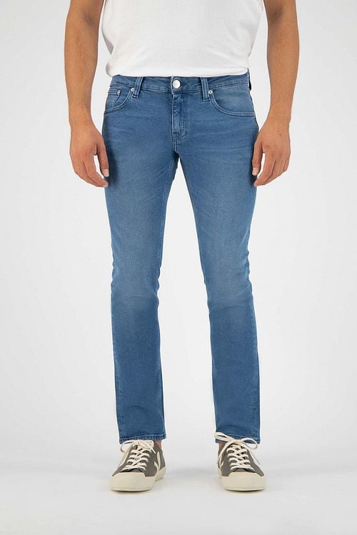 MUD Jeans Denim Slim Lassen Pure Blue Model / Voorkant