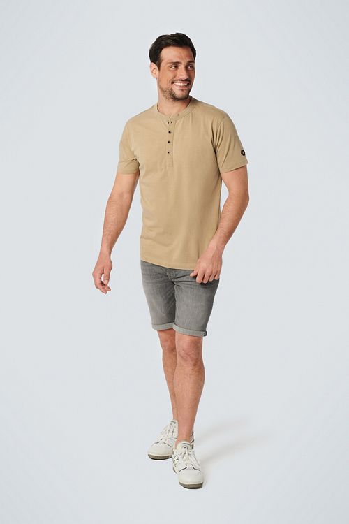 No Excess T-Shirt Button Khaki Model / Voorkant