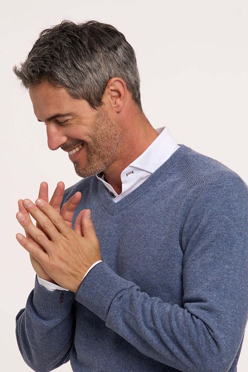 R2 Pullover Merino Wool Blue Model / Detail