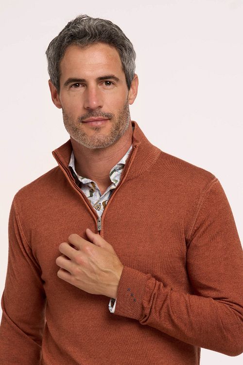R2 Half Zip Pullover Merino Wool Brique Model / Detail