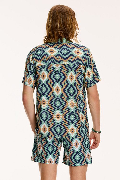 Shiwi Shirt Mayan Geo Green Model / Detail