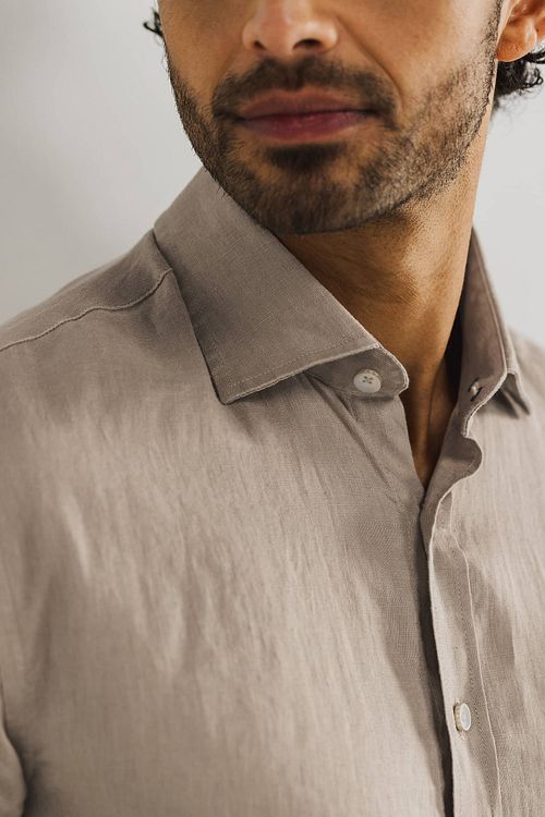 State Of Art Shirt Linen Brown Model / Detail