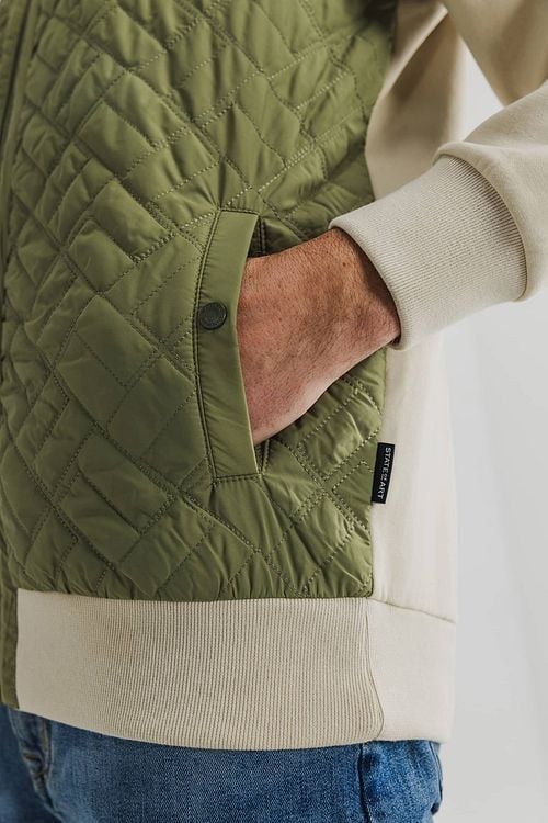 State Of Art Sweatvest Grün Model / Detail