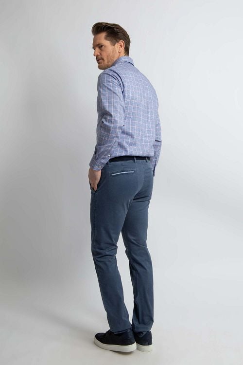 Steppin' Out Chino Northport Indigo Blauw Model / Achterkant