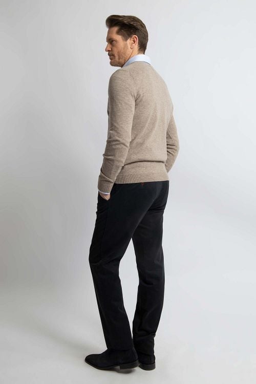 Steppin' Out Pullover V-hals Merinowol Lichtbruin Model / Achterkant
