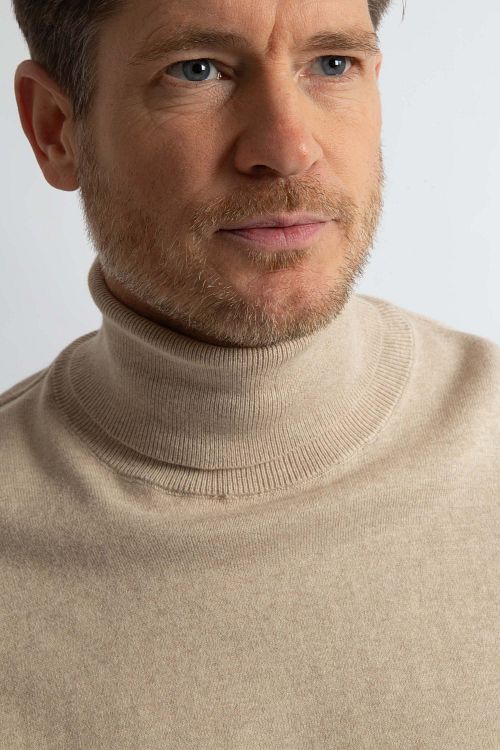 Steppin' Out Rollkragenpullover Cotton Cashmere Ecru Model / Detail