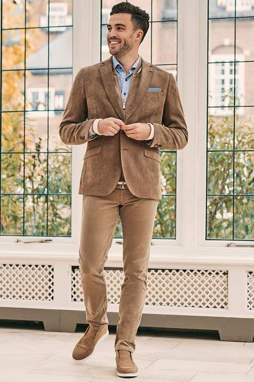 Suitable Chino Plato Corduroy Beige Model / Sfeerbeeld