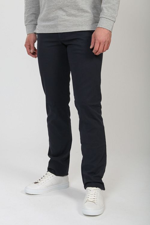 Suitable Chino Sartre Oxford Donkerblauw Model / Voorkant