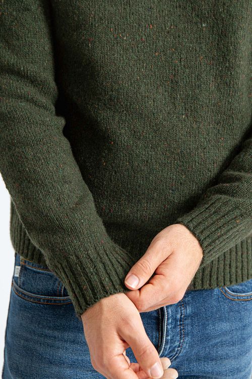 Suitable Pullover Tweed Wool Blend Grün Model / Detail